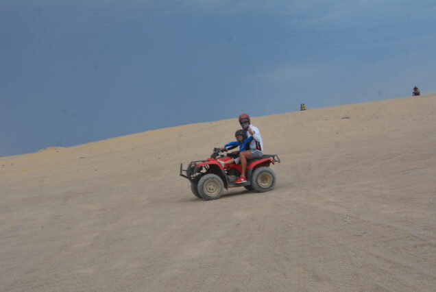  El Gouna Wüstensafari, Quad Bike Safari El Gouna, El Gouna Ausflüge, Wüstentour El Gouna Sonnenuntergang, Kamelritt El Gouna, Beduinendorf Besuch Ägypten, deutschsprachiger Guide El Gouna, private Safari El Gouna, Quad fahren Hurghada Region, BBQ Dinner Wüste Ägypten, was kostet eine Quad Safari in El Gouna, ist die Quad Safari für Anfänger geeignet, beste Ausflüge ab El Gouna, El Gouna Aktivitäten Familie, Wüstenausflug mit Abholung vom Hotel