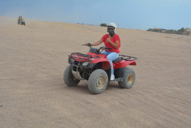  El Gouna Wüstensafari, Quad Bike Safari El Gouna, El Gouna Ausflüge, Wüstentour El Gouna Sonnenuntergang, Kamelritt El Gouna, Beduinendorf Besuch Ägypten, deutschsprachiger Guide El Gouna, private Safari El Gouna, Quad fahren Hurghada Region, BBQ Dinner Wüste Ägypten, was kostet eine Quad Safari in El Gouna, ist die Quad Safari für Anfänger geeignet, beste Ausflüge ab El Gouna, El Gouna Aktivitäten Familie, Wüstenausflug mit Abholung vom Hotel