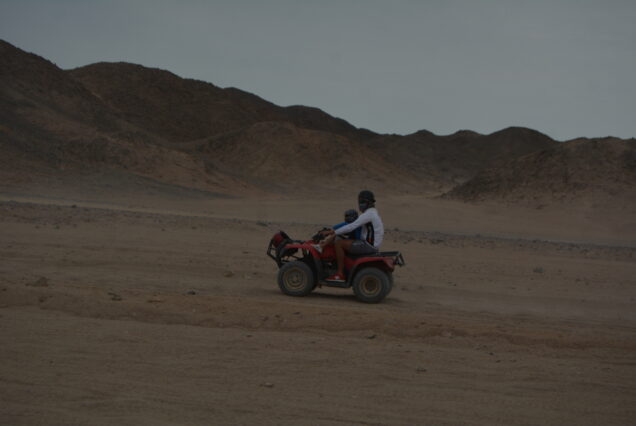 super safari ausflug ab el gouna Neben-Keywords: Kleingruppe, Kamelritt, Abendessen, deutschsprachiger Guide, Wüstensafari El Gouna, Quad Safari, Sonnenuntergang Wüste