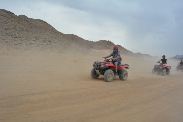  El Gouna Canyon Quad Ausflug Quad Safari El Gouna, Kleingruppe, Kamelritt, deutschsprachiger Guide, Wüstentour El Gouna, Dry Canyon, Wadi Billy, Beduinendorf